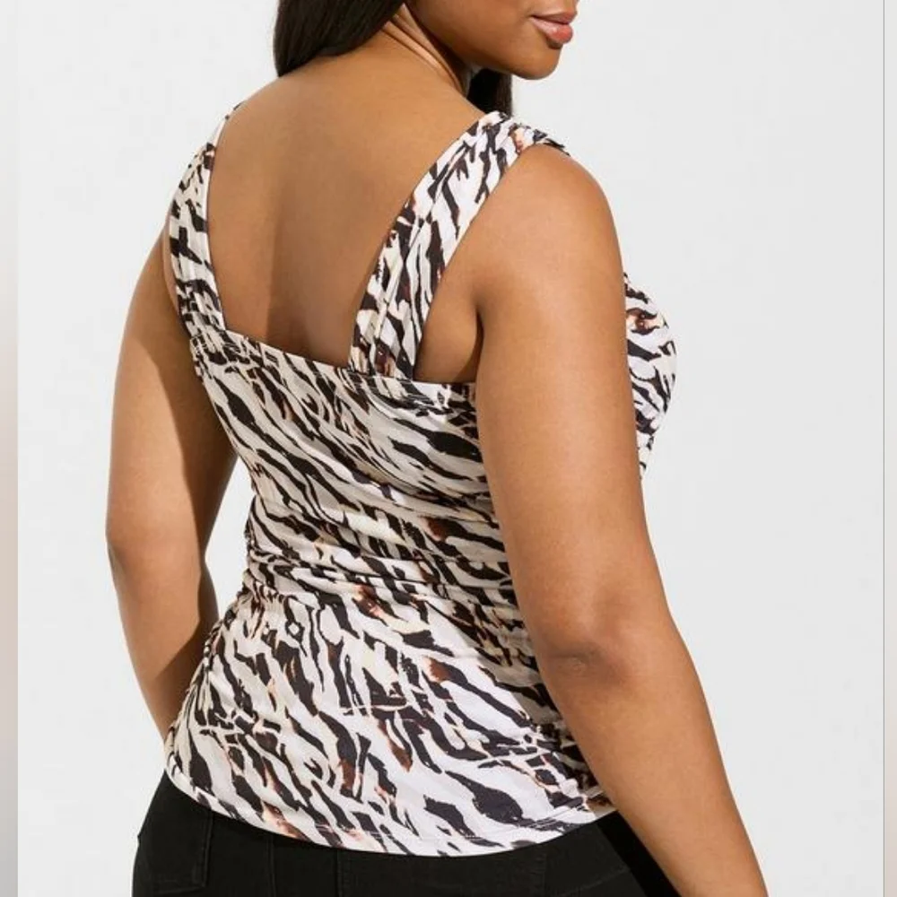 New torrid Top Sweetheart Twist Studio Knit‎ Slightly Crop White Brown size 4X